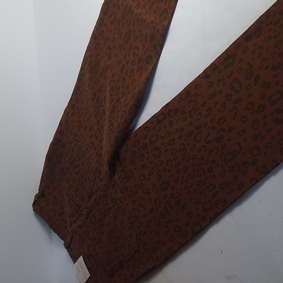 WOMEN'S HIGH RISE JEANS 2 UNIVERSAL THREAD - Picture 9 of 16